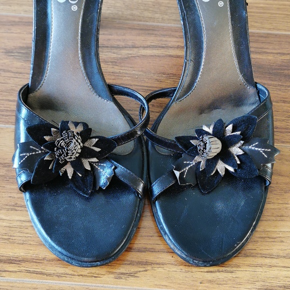 Franco Sarto stylish, strappy heels w detail, sz 8 - Picture 3 of 4